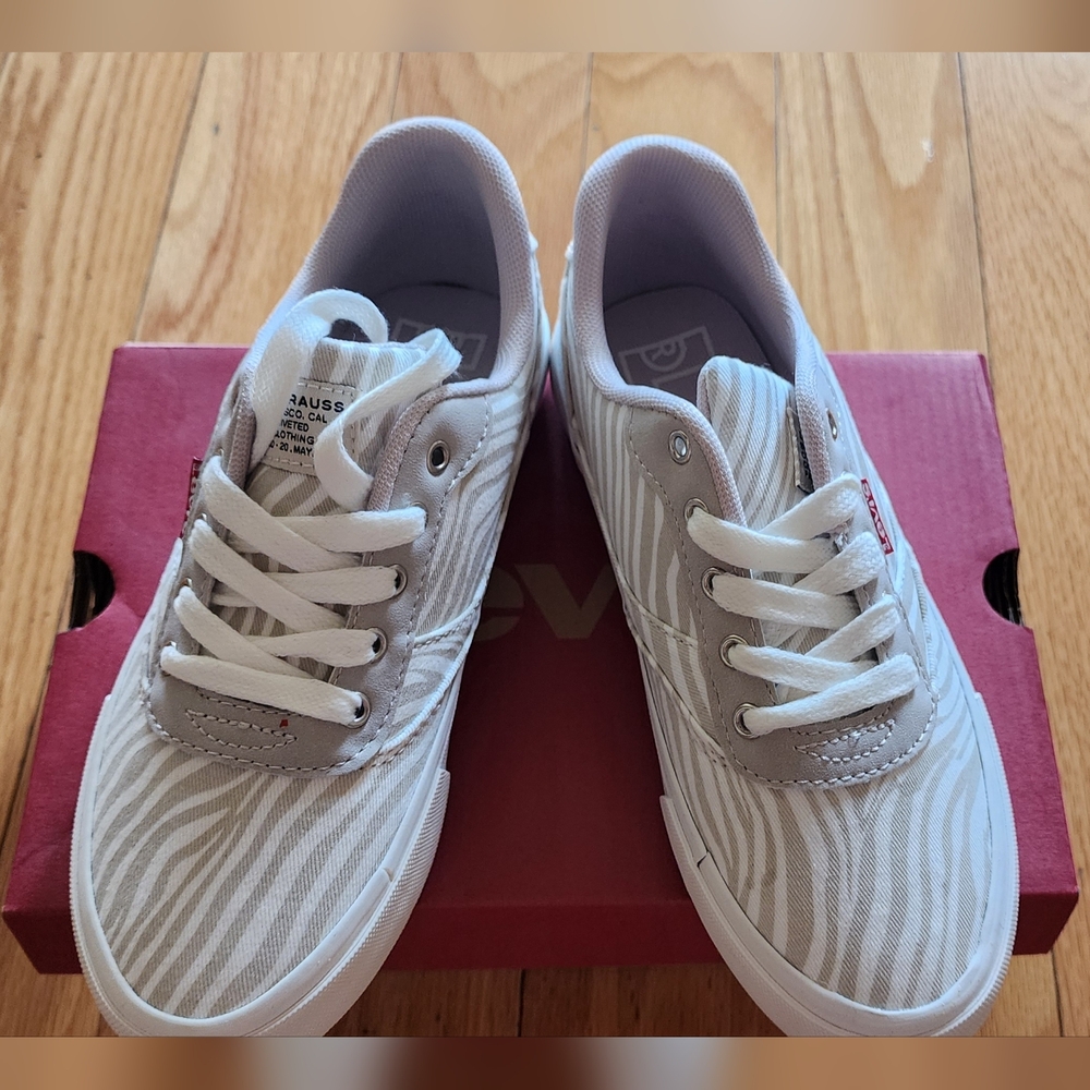 NEW Levi's Unisex-Child Naya M Zebra Sneaker Beige US2 Size